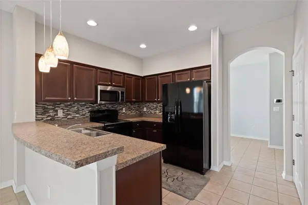 6981 TOWERING SPRUCE DR, Riverview, FL 33578