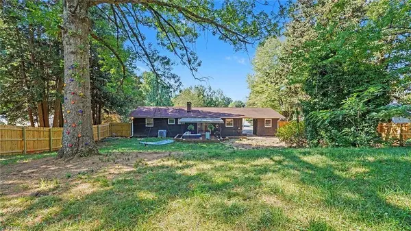 4131 GRACEMONT DR, Winston-salem, NC 27106