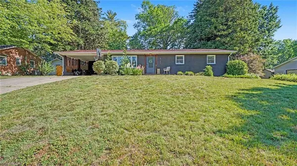 4131 GRACEMONT DR, Winston-salem, NC 27106