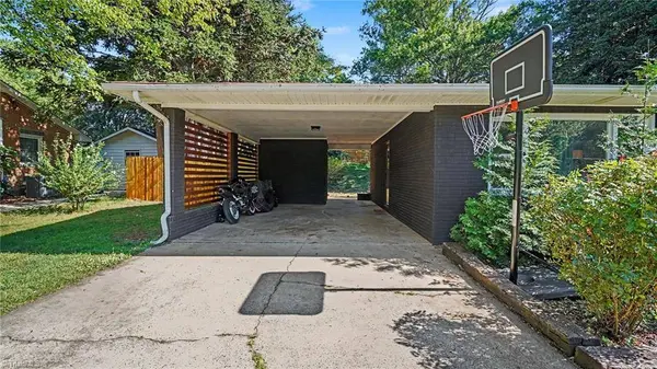 4131 GRACEMONT DR, Winston-salem, NC 27106