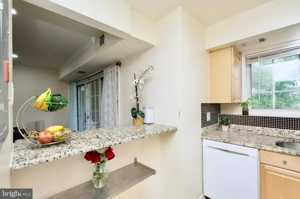 5603 FRANCONIA RD #301, Alexandria, VA 22310