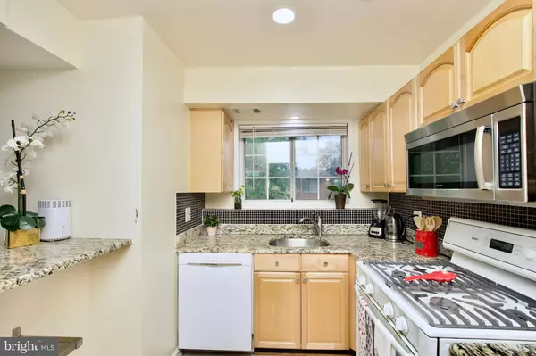 5603 FRANCONIA RD #301, Alexandria, VA 22310