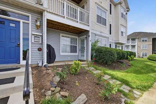8058 LISLE DR #104, Manassas, VA 20109