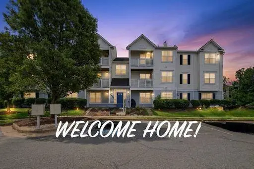8058 LISLE DR #104, Manassas, VA 20109