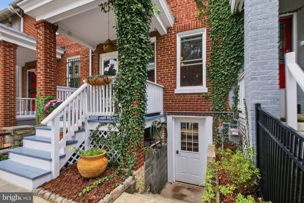 223 DOUGLAS ST NE, Washington, DC 20002