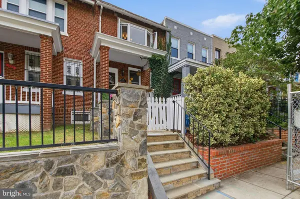 223 DOUGLAS ST NE, Washington, DC 20002