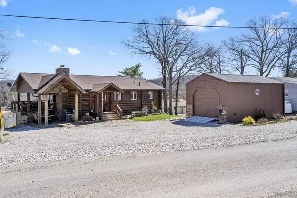 60 Chad RD, Galena, MO 65656