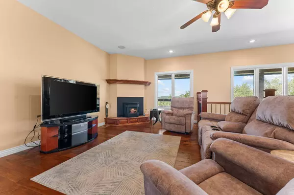 181 Merlot RD, Lampe, MO 65681