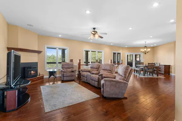 181 Merlot RD, Lampe, MO 65681