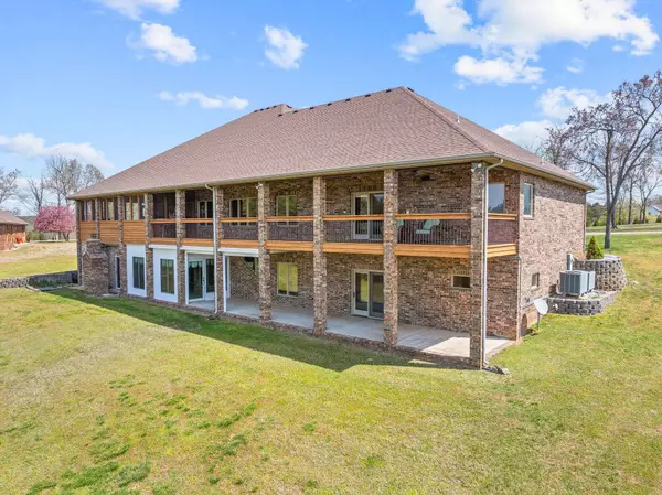 181 Merlot RD, Lampe, MO 65681