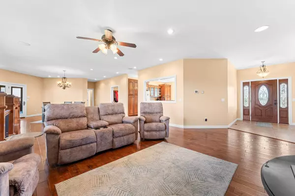 181 Merlot RD, Lampe, MO 65681