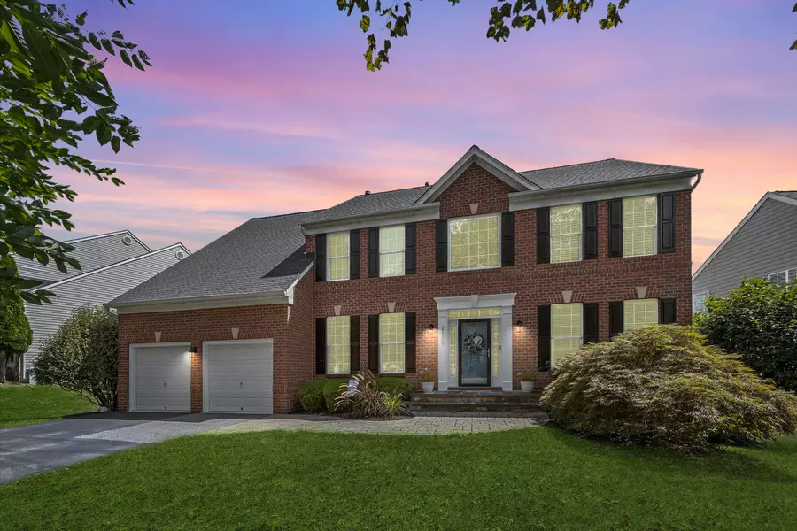 2130 Oak Forest Dr, Ellicott City, MD 21043-1966