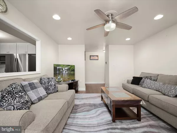 18615 WALKERS CHOICE RD ##2, Gaithersburg, MD 20886