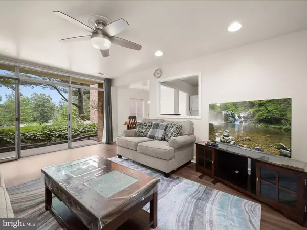 18615 WALKERS CHOICE RD ##2, Gaithersburg, MD 20886