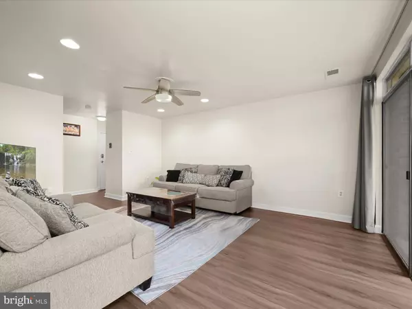 18615 WALKERS CHOICE RD ##2, Gaithersburg, MD 20886