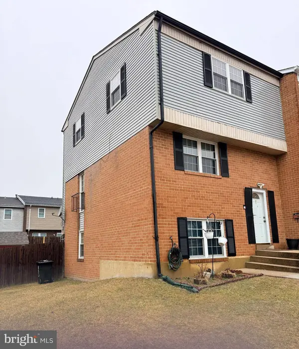 8 MIDDLEVIEW CT, Baltimore, MD 21244