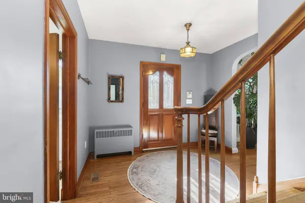 6 PARK DR, Catonsville, MD 21228