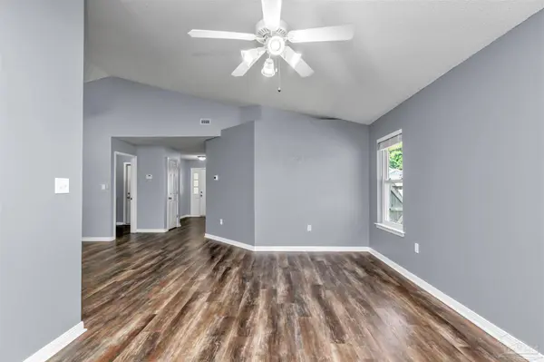 8574 Wilburn Cv, Navarre, FL 32566