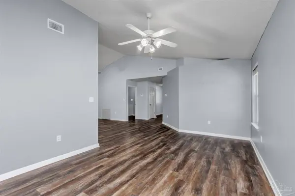 8574 Wilburn Cv, Navarre, FL 32566