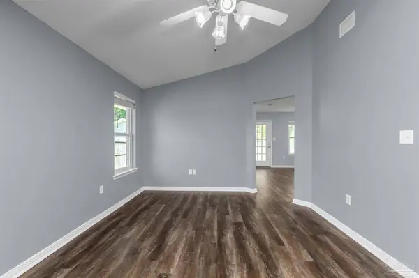8574 Wilburn Cv, Navarre, FL 32566