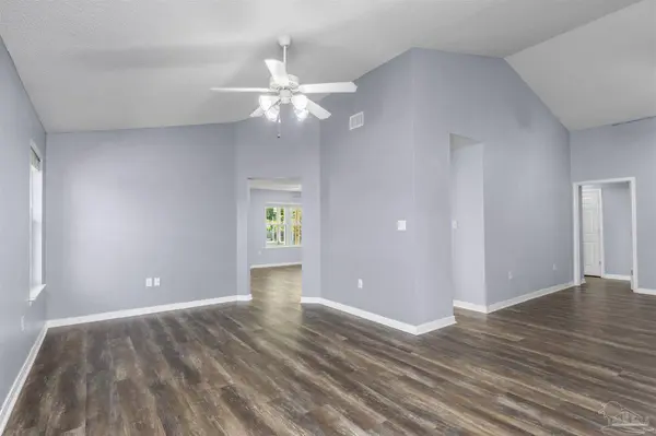8574 Wilburn Cv, Navarre, FL 32566