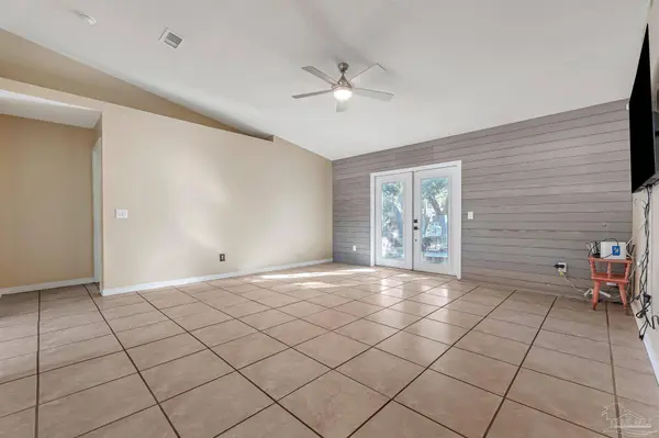 8147 Country Bay Blvd, Navarre, FL 32566