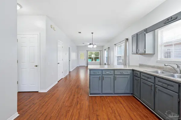 211 Wildflower Ln, Pensacola, FL 32514