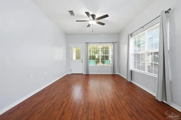 211 Wildflower Ln, Pensacola, FL 32514
