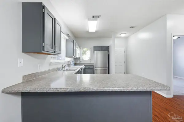 211 Wildflower Ln, Pensacola, FL 32514