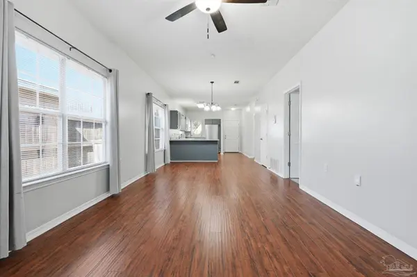 211 Wildflower Ln, Pensacola, FL 32514