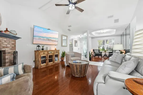 6878 Camarilla Court, Navarre, FL 32566