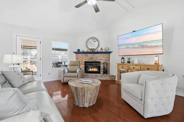 6878 Camarilla Court, Navarre, FL 32566