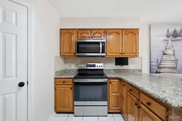 6878 Camarilla Ct, Navarre, FL 32566