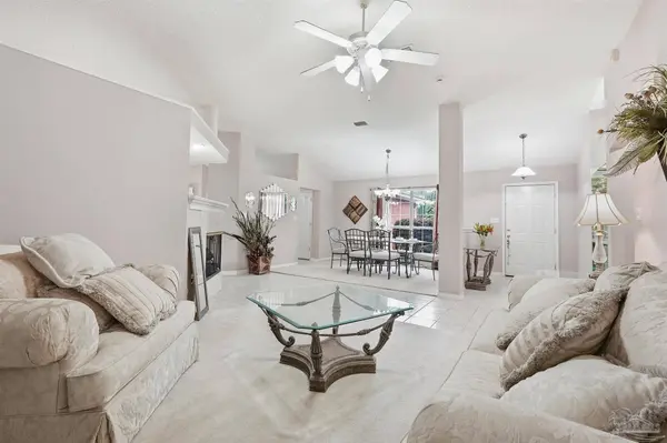 7154 Riverview St, Navarre, FL 32566