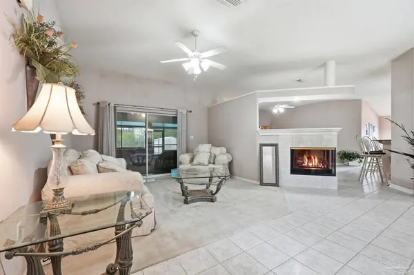 7154 Riverview St, Navarre, FL 32566