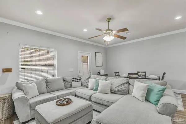 8887 White Ibis Way, Navarre, FL 32566