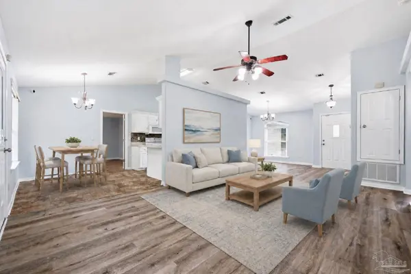 7317 Westminster Dr, Navarre, FL 32566