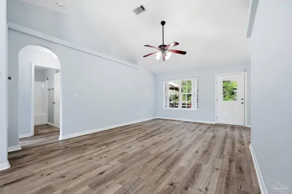 7317 Westminster Dr, Navarre, FL 32566