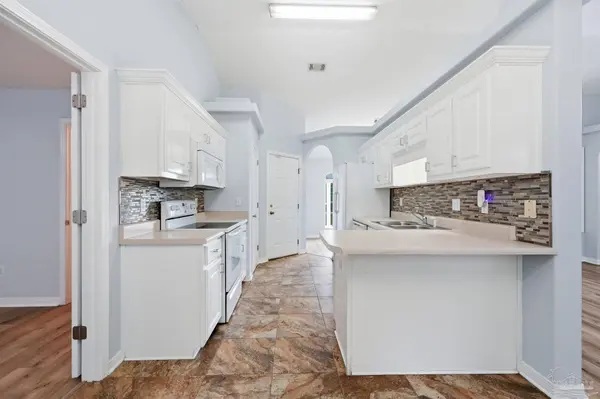 7317 Westminster Dr, Navarre, FL 32566