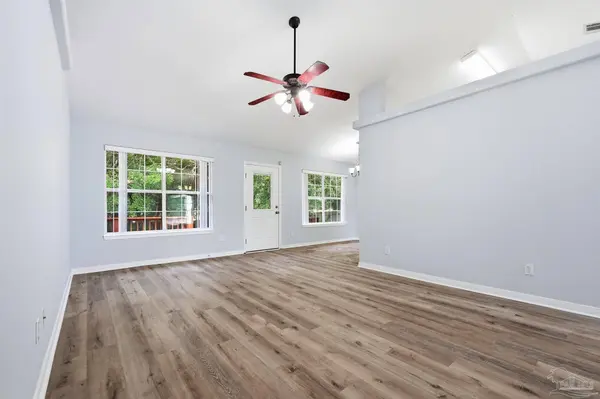 7317 Westminster Dr, Navarre, FL 32566