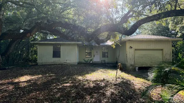 1017 Pinetree Dr