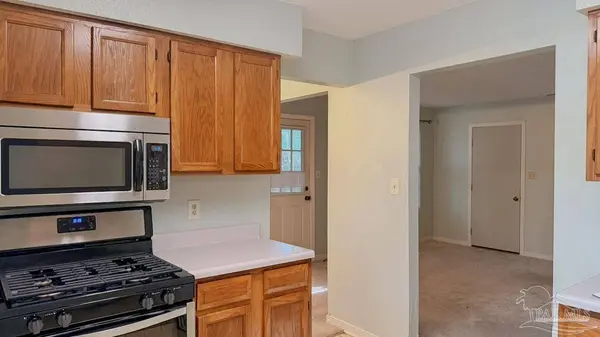 1017 Pinetree Dr, Mary Esther, FL 32569