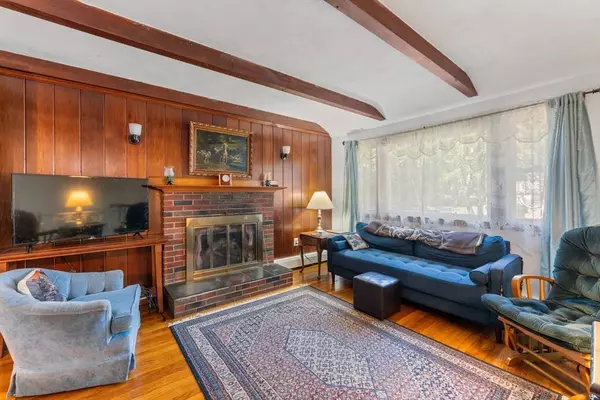 30 Stone St, Bellingham, MA 02019