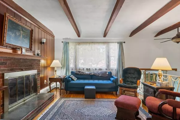 30 Stone St, Bellingham, MA 02019