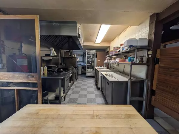 93 Mechanic St, Bellingham, MA 02019