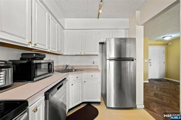 290 Anderson ST #5D, Hackensack, NJ 07601