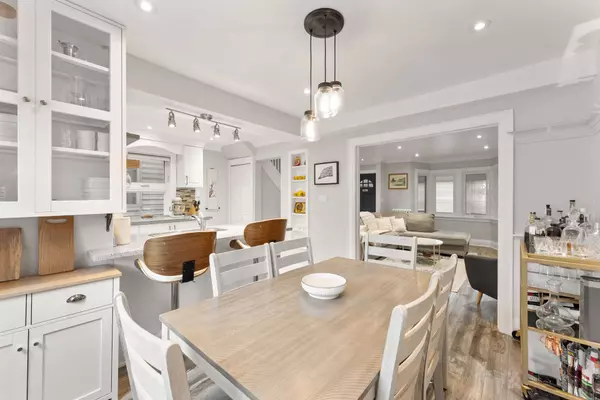 1702 Dundas ST E, Toronto E01, ON M4L 1L6