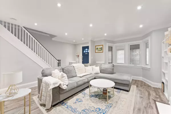 1702 Dundas ST E, Toronto E01, ON M4L 1L6