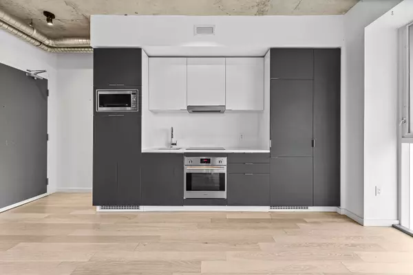 170 Bayview AVE #1805, Toronto C08, ON M5A 0M4