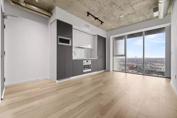 170 Bayview AVE #1805, Toronto C08, ON M5A 0M4